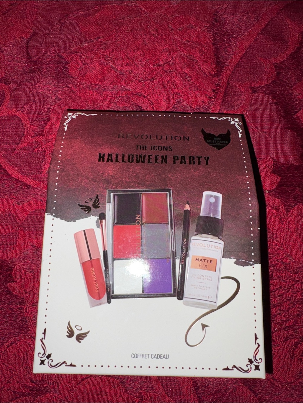 Revolution Halloween Party Make Up Set